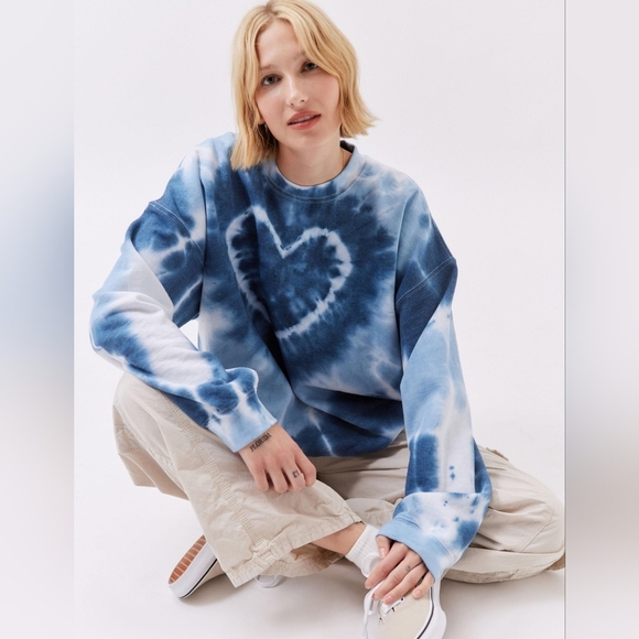 Urban Outfitters Tops - Urban Renewal Remade Heart Blue Tie Dye Crew Neck Sweatshirt Oversized Large XL